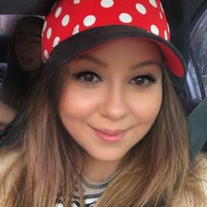 Meet your Posher, Monica